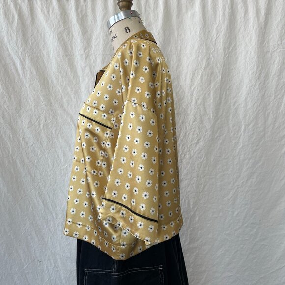 Gold Daisy PJ Crop with Black Piping - Picture 3 of 8